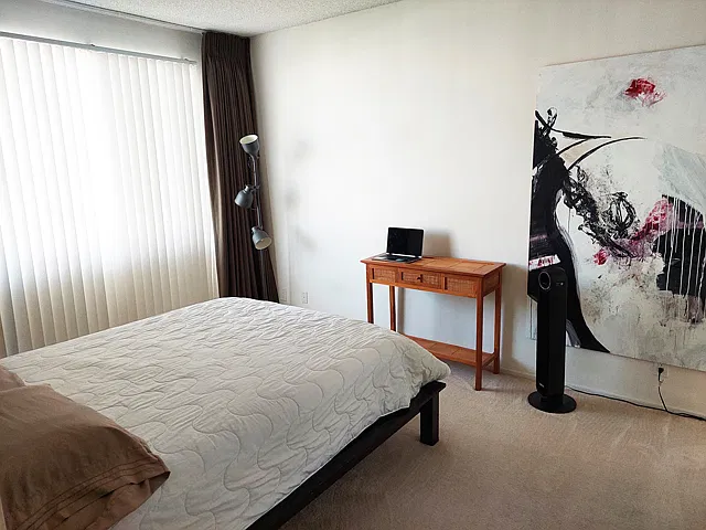 2 bed, 700 sqft, $1,300 — Photo 2