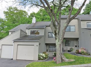 44 Timber Rdg, Mount Kisco, NY 10549