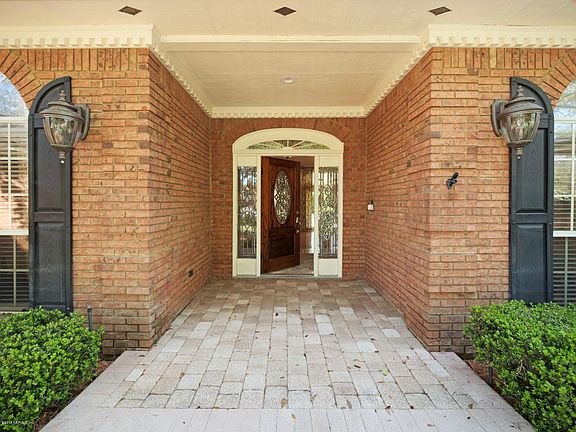 3rd image of 8121 Sabal Oak Ln