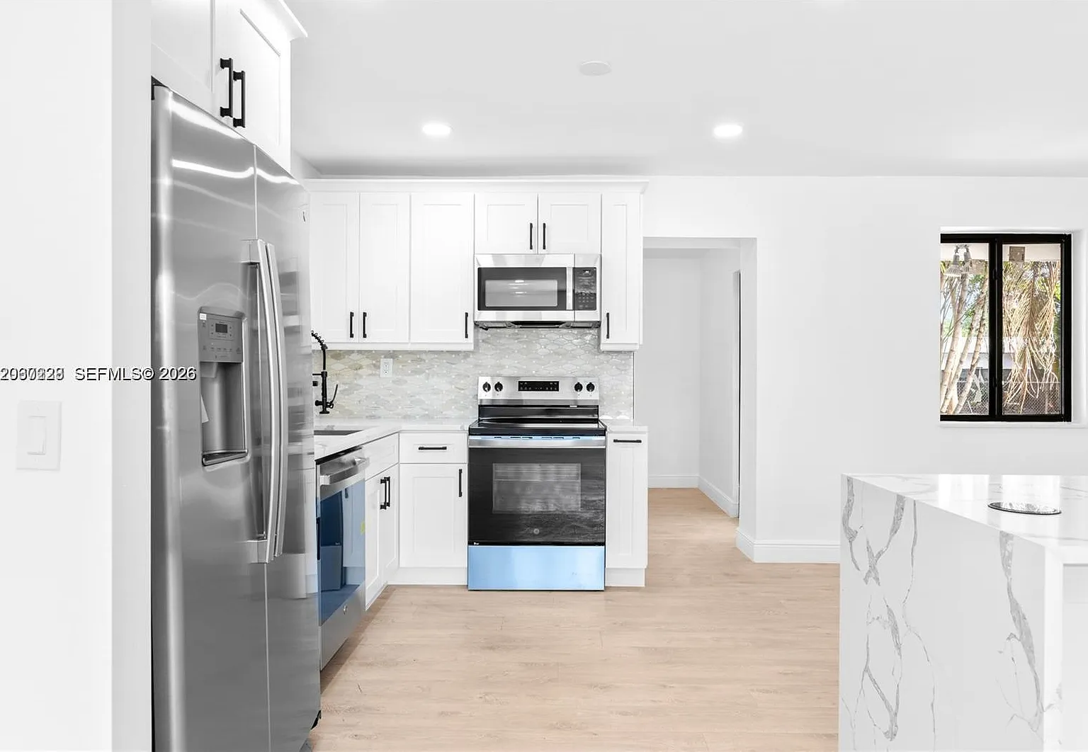 3 bed, 2.0 bath, 2196 sqft, $4,500 — Photo 2