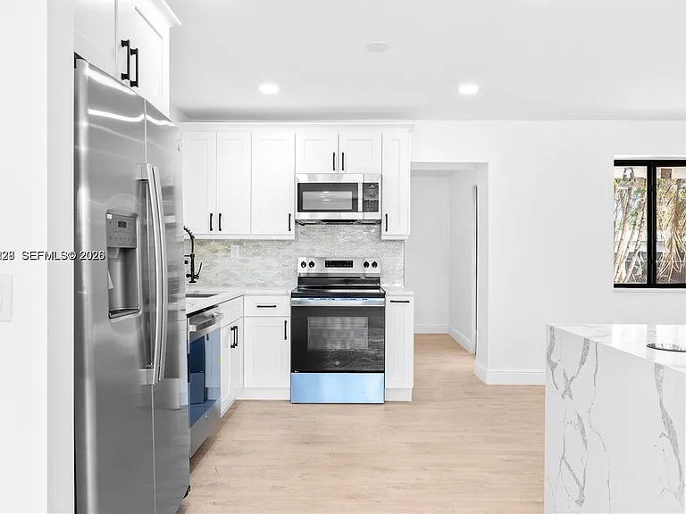 14171 SW 37th Ct — Photo 2