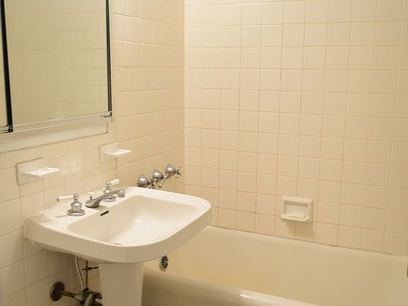 4th image of 312 E 42nd St #208