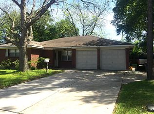 121 Mockingbird Ln, Pasadena, TX 77502