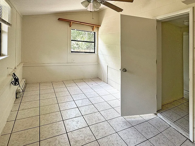 1005 Plaza St — Photo 8