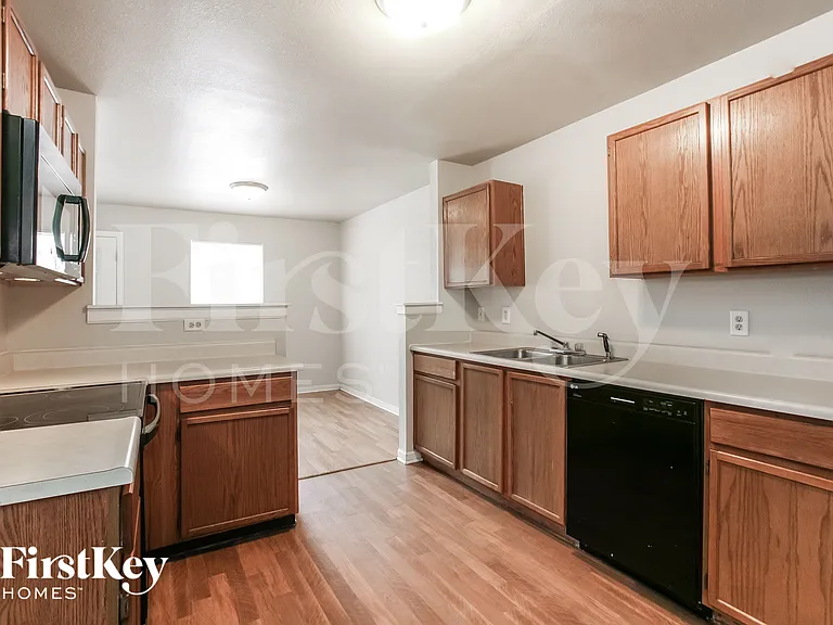 16773 Lowell Dr — Photo 7
