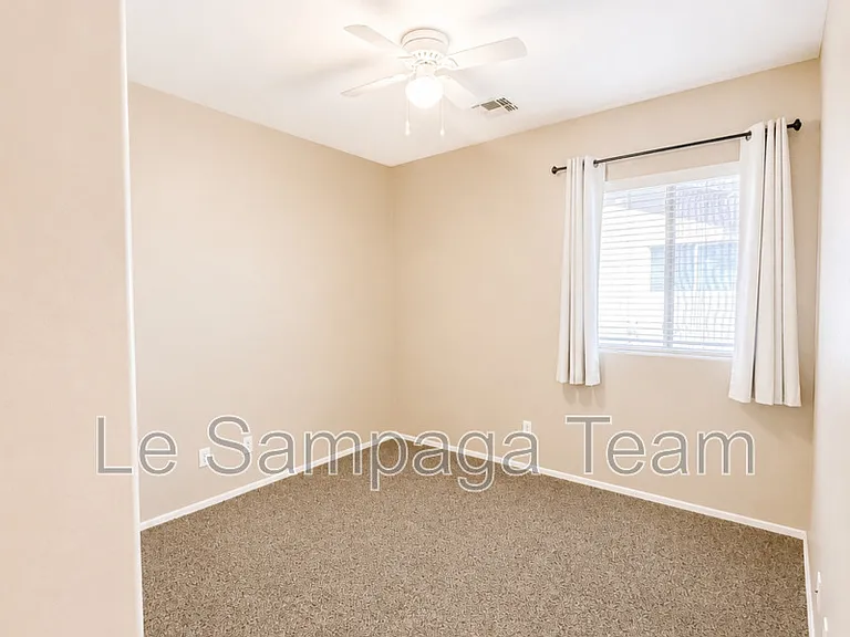 17636 W Maui Ln — Photo 10