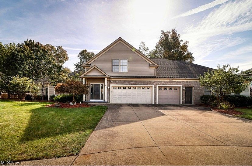 1st image of 820 E Dawnwood Dr