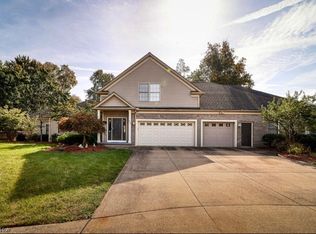 820 E Dawnwood Dr, Seven Hills, OH