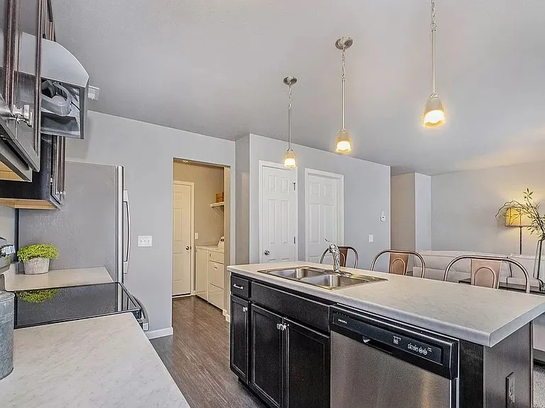 1010 W Villas Dr — Photo 4