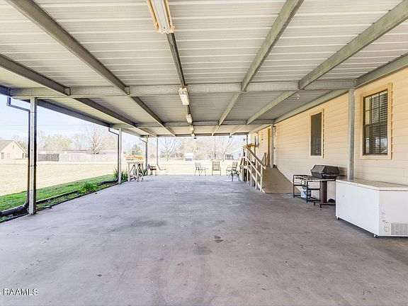 4th image of 611 Saint Clair Rd