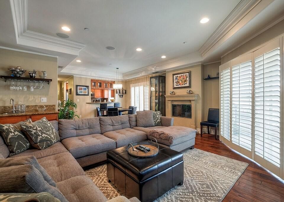 Living Room (and wetbar)