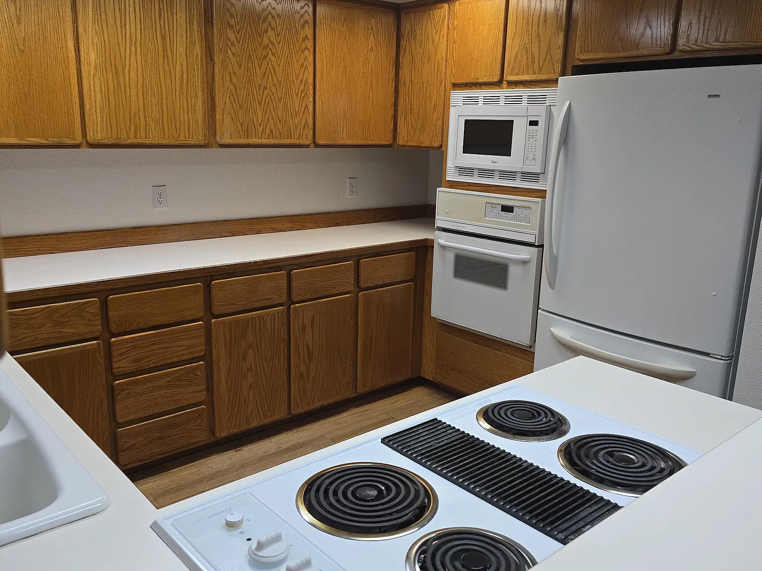 2 bed, 1.5 bath, 1288 sqft, $2,000 — Photo 2