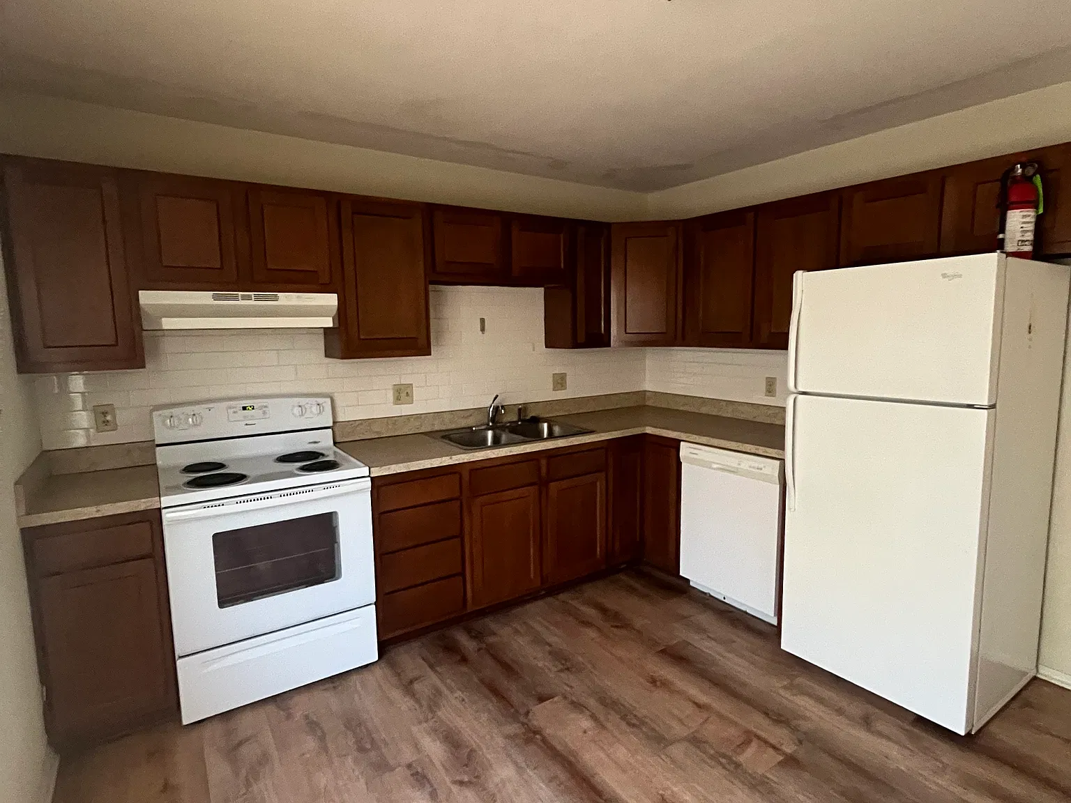 3 bed, 1.5 bath, 1100 sqft, $1,200 — Photo 3