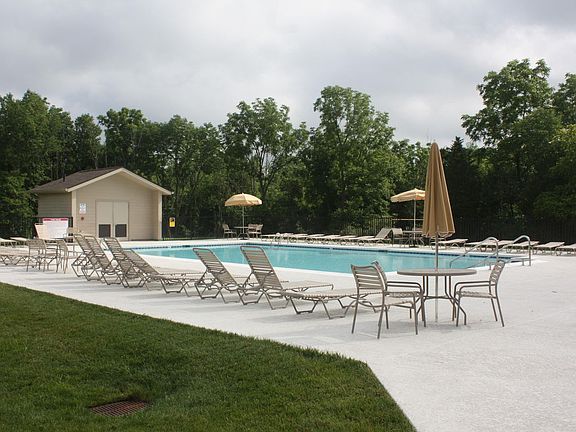 3rd image of 5904 Brentwood Dr
