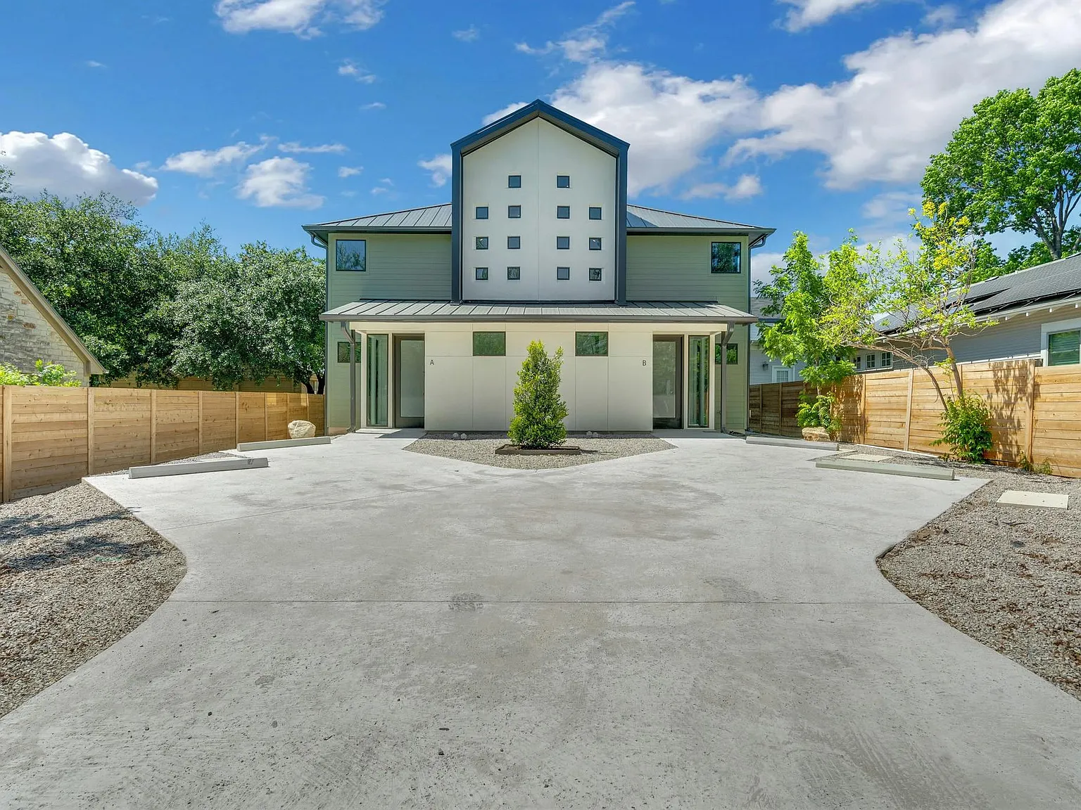 3 bed, 3.5 bath, 2000 sqft, $3,650 — Photo 1