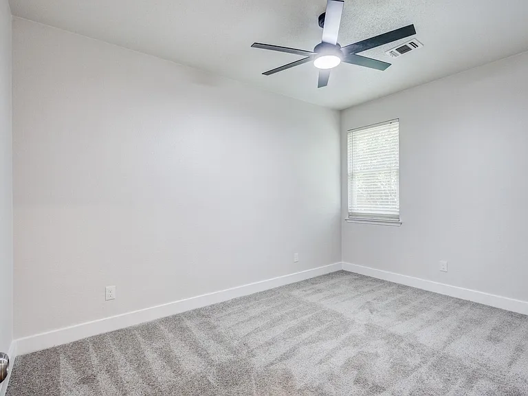 3948 Overlake Dr — Photo 7