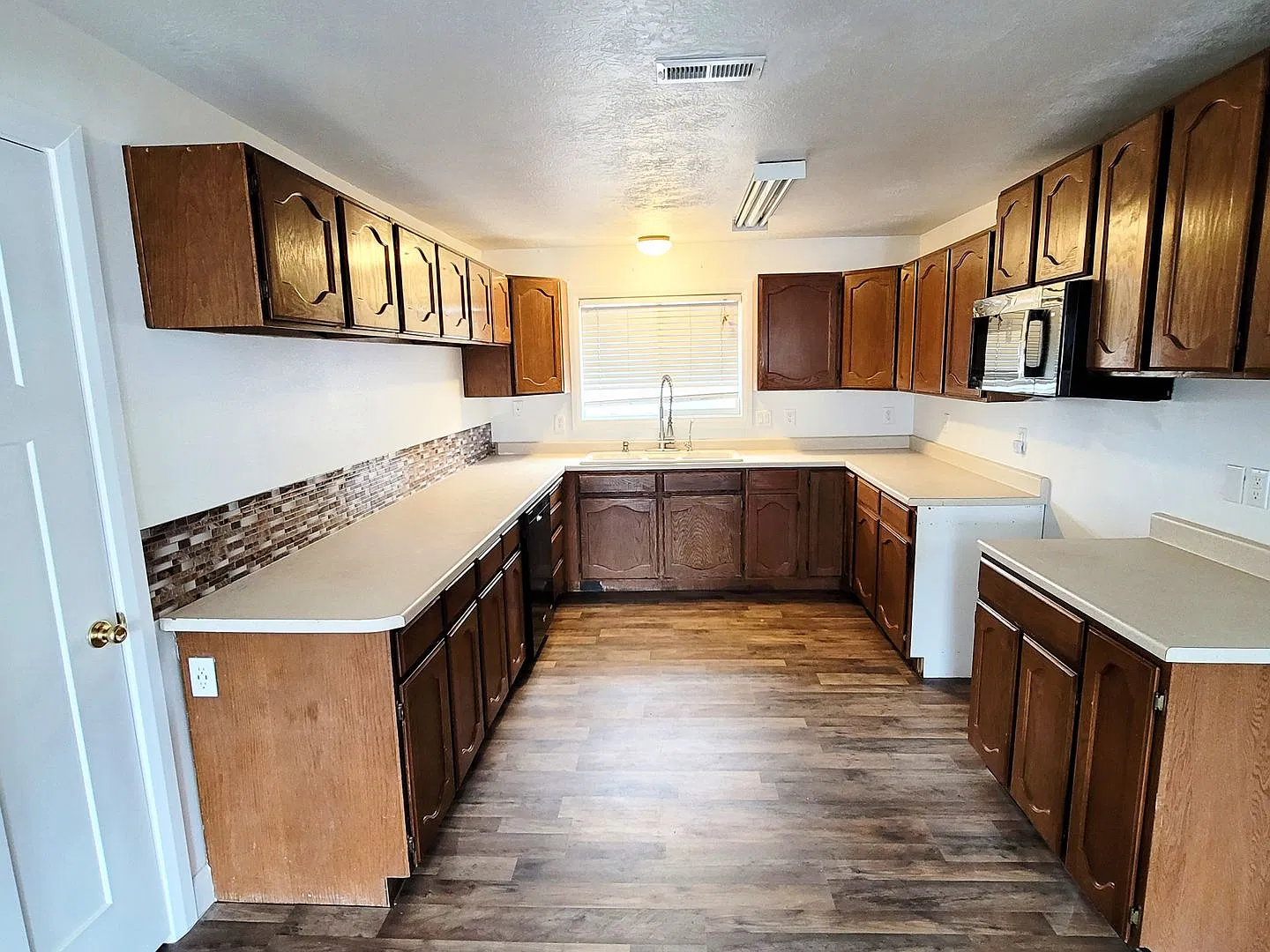3 bed 2 bath apartment in Hildale — Photo 4
