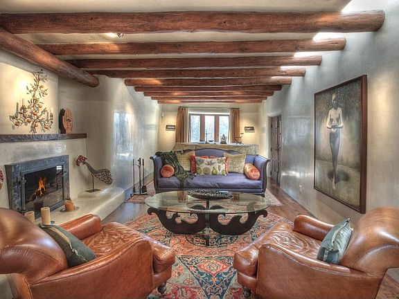 The homeâ??s gracious â??grand salaâ?? is a cool, relaxing, welcoming space adjoining the dining roo