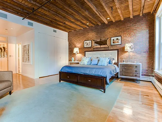 Sold by Sotheby's International Realty | media 7