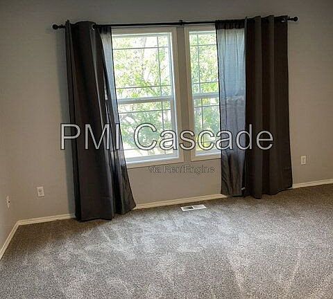 5th image of 2449 Tolmie Ave