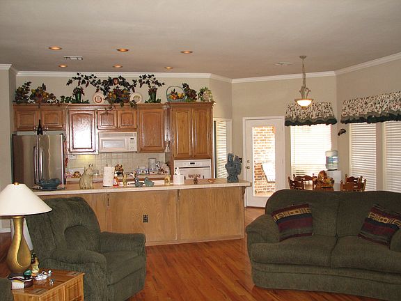 Family Rm looking to Kitchen