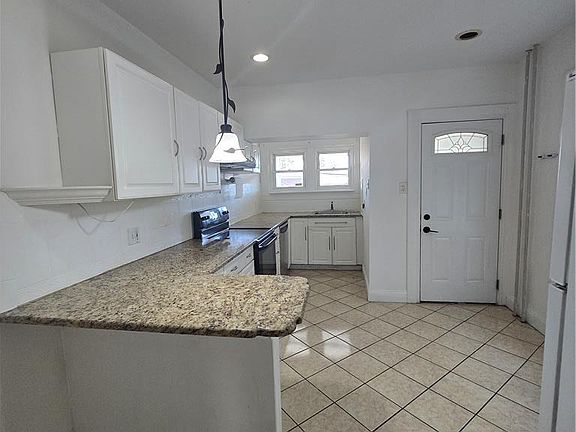 5th image of 1744 W Union St