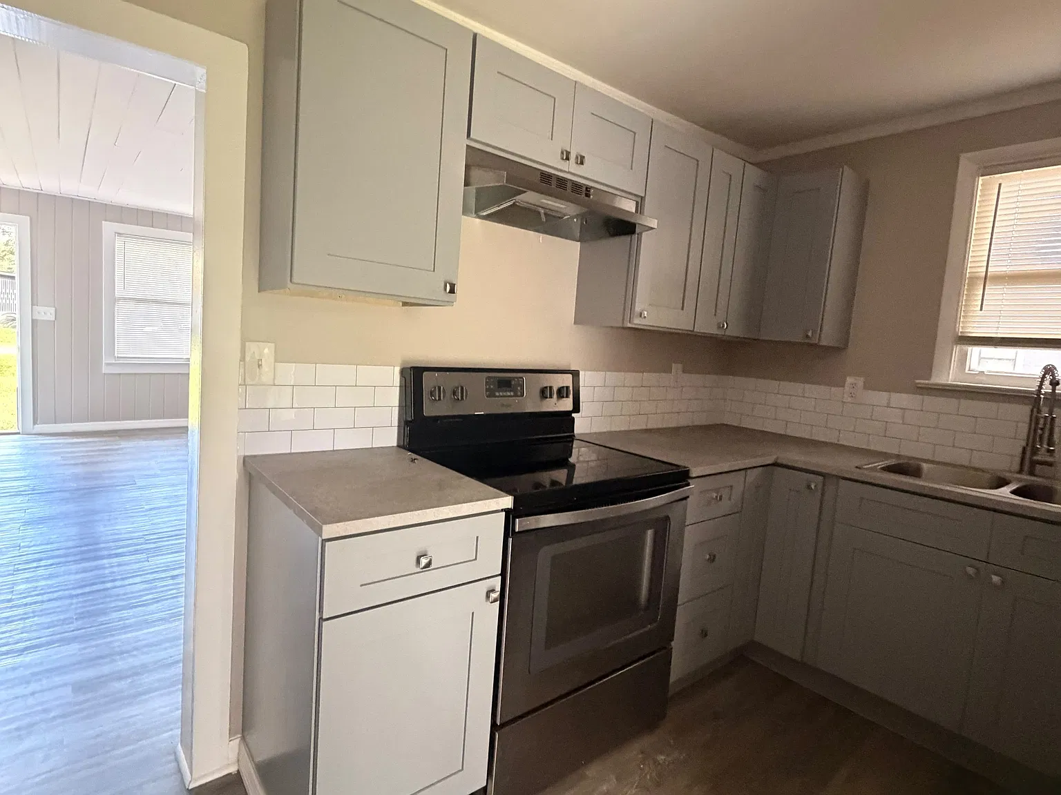 2 bed, 917 sqft, $1,400 — Photo 3
