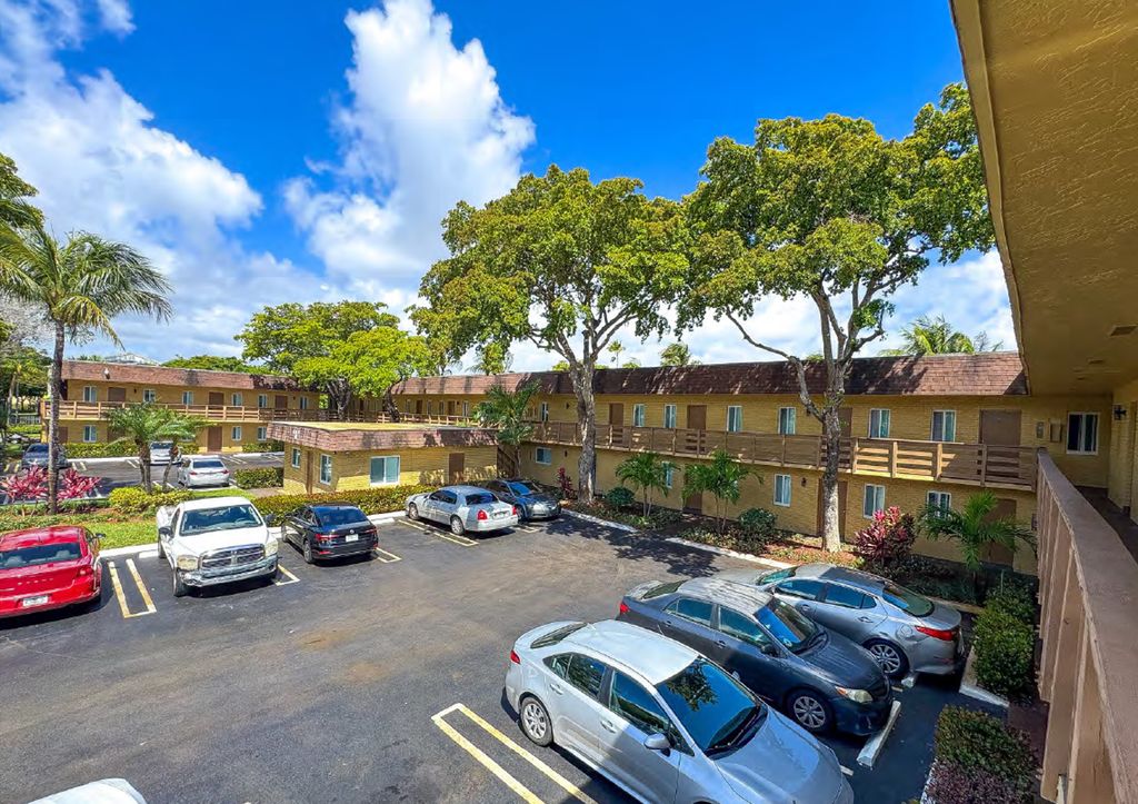 416 SW 1st Ct Unit 1, photo 2