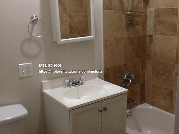 4th image of 3912-3916 N Pine Grove Ave #3E