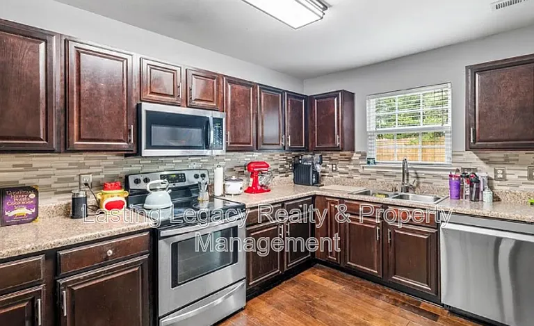 5047 Mount Hope Dr — Photo 9