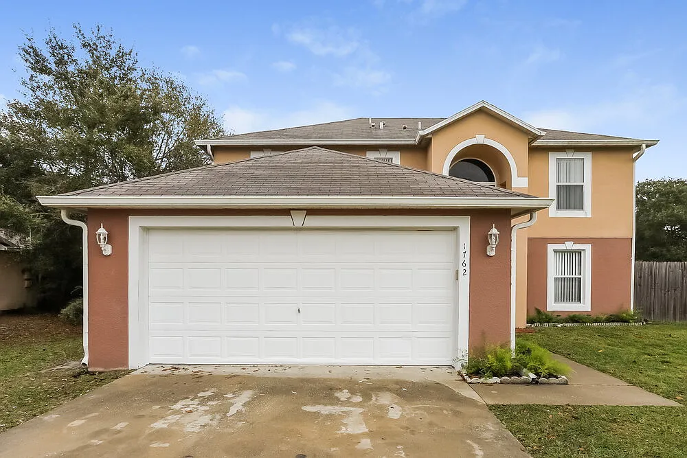4 bed, 2.5 bath, 2142 sqft, $2,255 — Photo 1