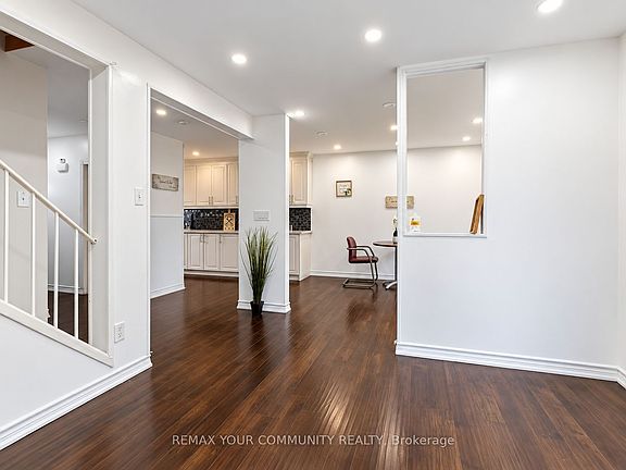 3rd image of 11 Grantbrook Ct