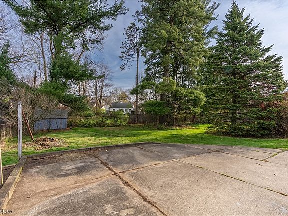 5th image of 263 Everhard Rd SW