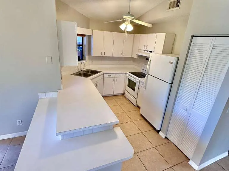 2835 Stoneway Ln #D — Photo 13