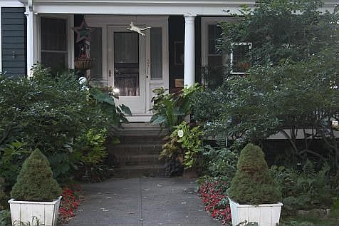 Front entrance garden - Design Copyright, LUSH
