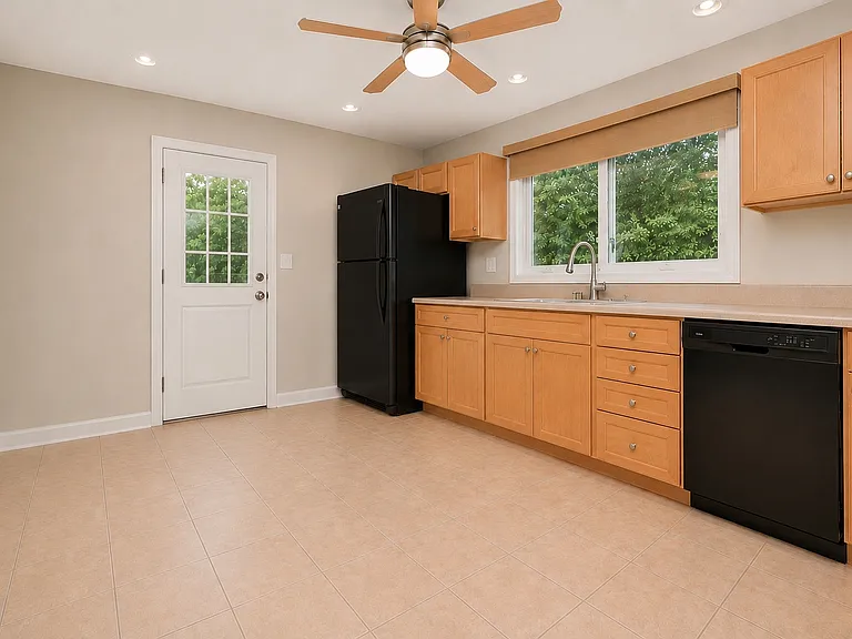83 Plaskon Dr — Photo 6