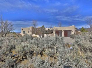 1434 Monterey Dr, Taos, NM 87571