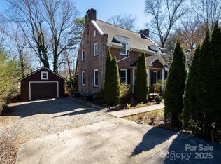 6 Enka Hillcrest St, Candler, NC 28715