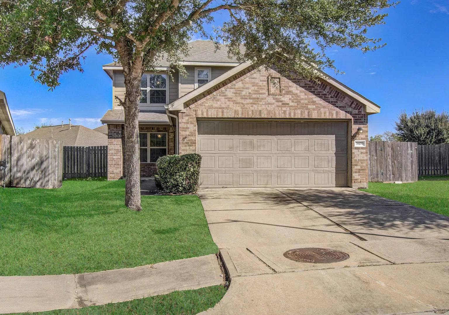 Cozy 4-Bedroom Home Near Pearland with Easy Highway Access — Photo 3