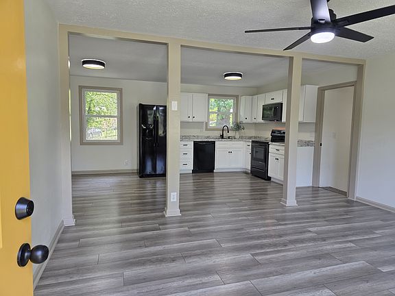 3rd image of 641 Cleveland Dr