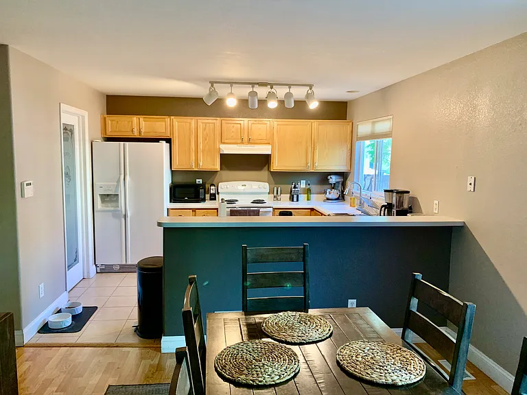 1244 S Chester St — Photo 5