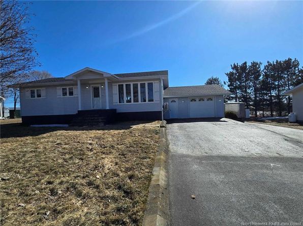 1880 Brideau Dr, Bathurst, NB E2A 2G8