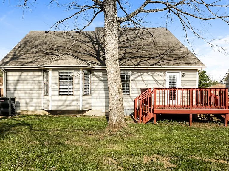 312 Pine Ridge Ln — Photo 17