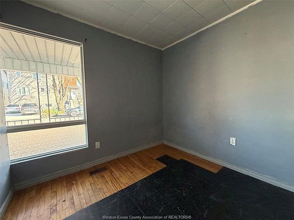 5th image of 493 Josephine Ave