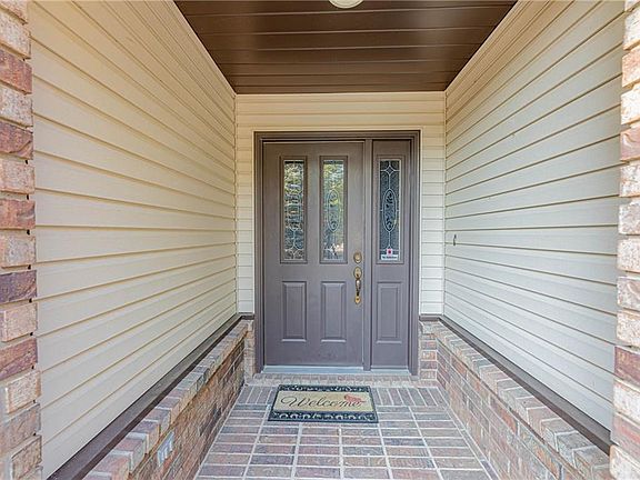 3rd image of 25 Stonehaven Dr