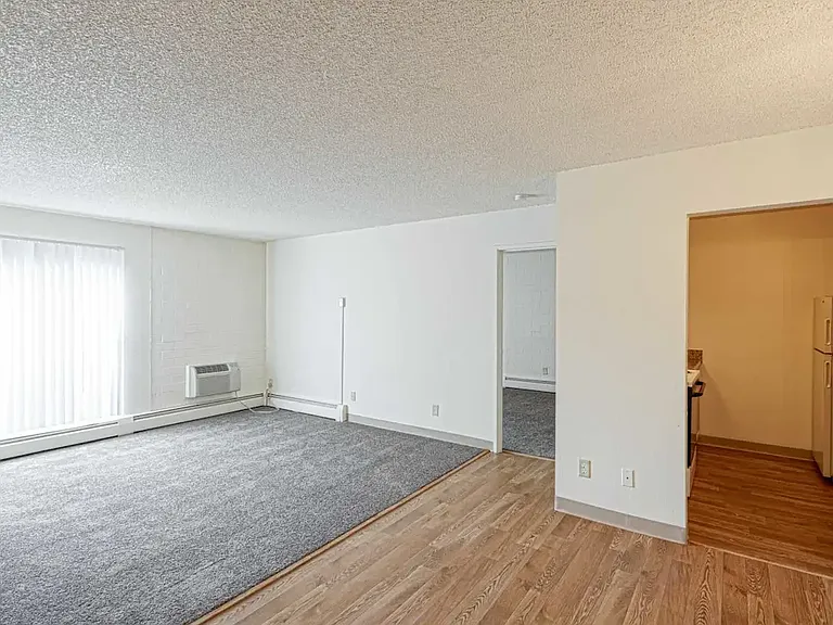 Pine Creek Apartments — Photo 6