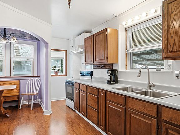 4th image of 543 Hilltonia Ave