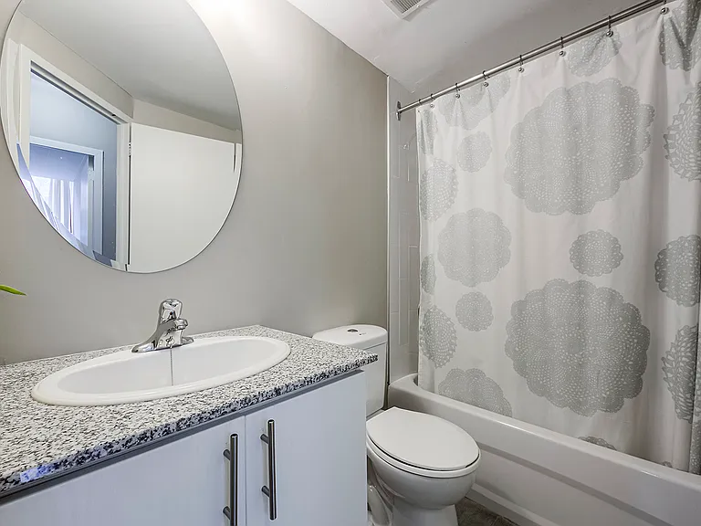 6020 Bathurst St — Photo 6