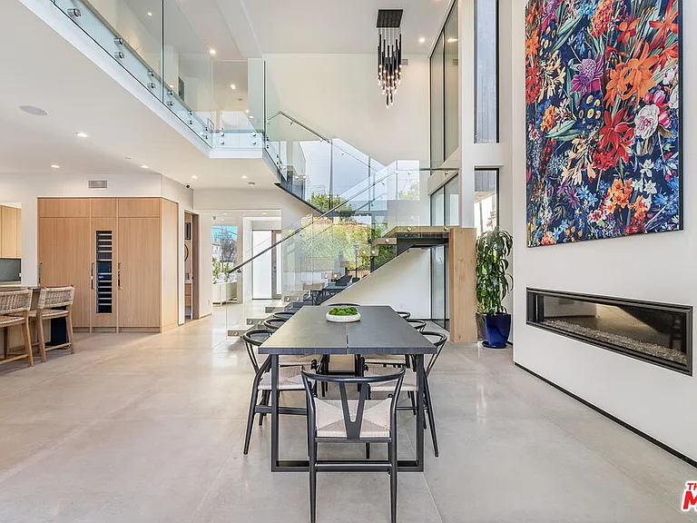200 N Doheny Dr — Photo 48