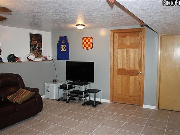 5th image of 35450 Glen Dr